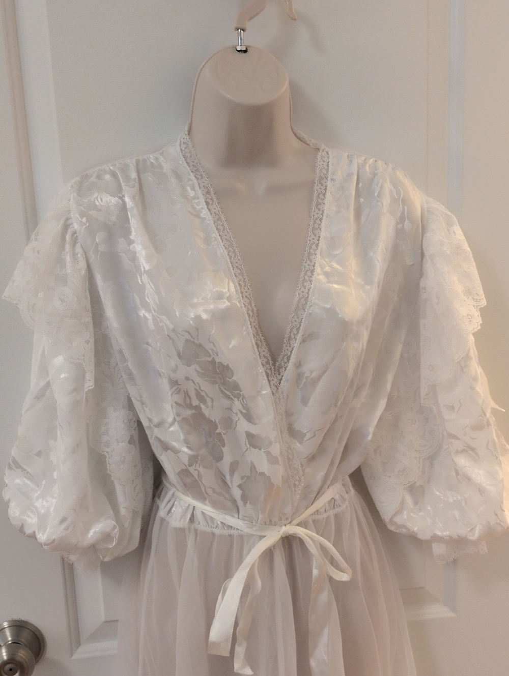 Vintage Val Mode Robe - Picture 2 of 9